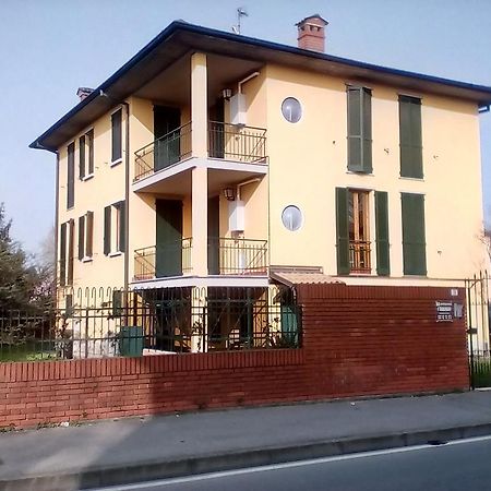 Locanda I Tarocchi Vailate Bagian luar foto